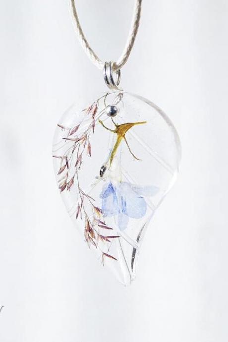 Minimalistic leaf pendant with lobelia and spikelets necklace