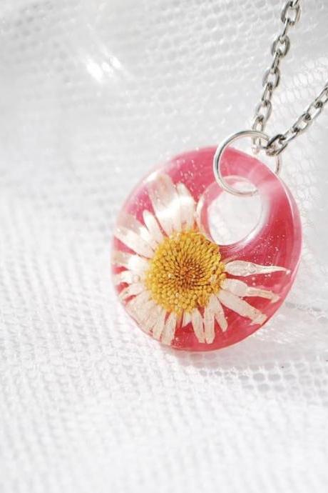 Cute pendant with chamomile necklace