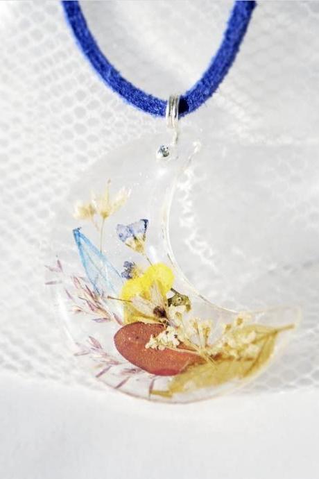 Pressed flowers crescent shaped resin pendant necklace 