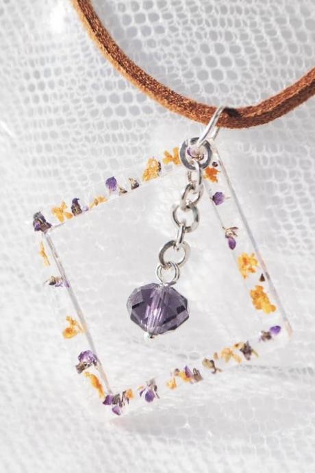 Thin frame with dyed micro-flowers of snow and alyssum pendant necklace
